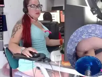 Chaturbate Live Sex Cam of leidycrstnch21