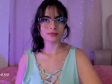 Chaturbate Live Sex Cam of evelyn_evelyn