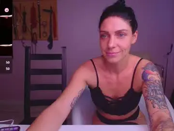 Chaturbate Free Porn Cam of carrie_moonshine