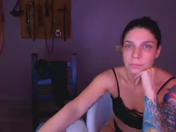 Chaturbate Live Sex Cam of carrie_moonshine