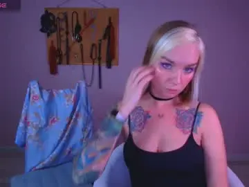 Chaturbate Watch Live Sex Cams of carrie_moonshine