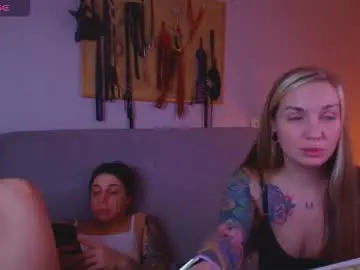 Chaturbate Watch Live Sex Cams of carrie_moonshine