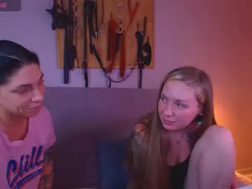 Chaturbate Live Sex Cam of carrie_moonshine