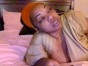 Chaturbate Live Sex Cam of brownroundrenee