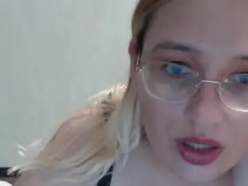 Chaturbate Live Sex Cam of margo_shine