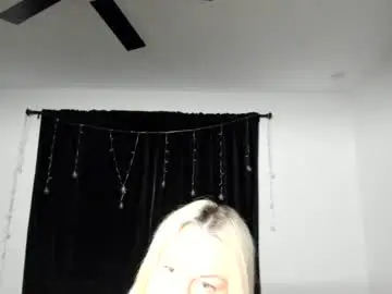 Chaturbate Adult Webcams of badgirlhalexxx
