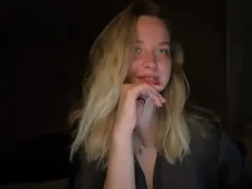 Chaturbate Live Sex of moonlit_kiss_