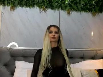 Chaturbate Live Porn of miacharm1