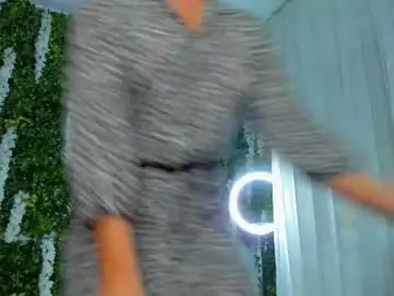 Chaturbate Live Sex Cam of zinasquirts