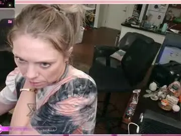 Chaturbate Live Sex Cam of aliceliddell710