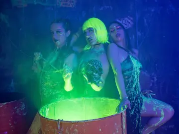 Imlive Sex Chat of trioofwitches