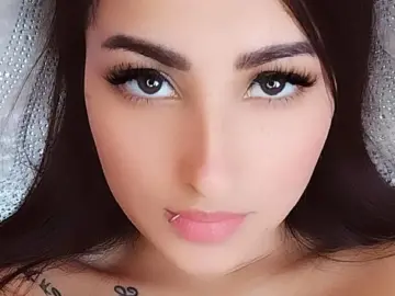 Imlive Live Sex Cam of LisaNahyan69