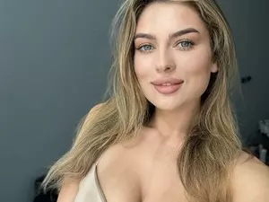 Myfreecams Nude Webcam of SindiMoon