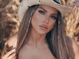 Myfreecams Live Sex Cam of AnyaLovX