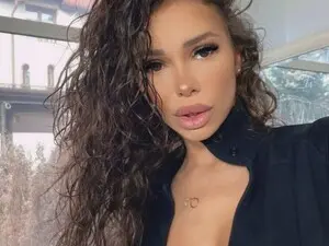 Myfreecams Watch Live Sex Cams of Selena_Reeves