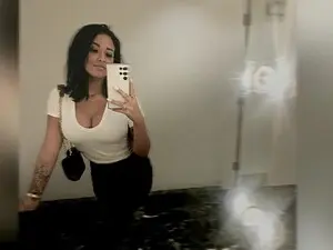 Myfreecams Live Sex Cam of LuciannaLayne