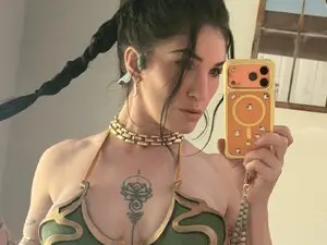 Myfreecams Live Sex Cam of LaraLoxley