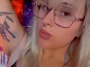 Myfreecams Adult Webcams of T_uwu_sday