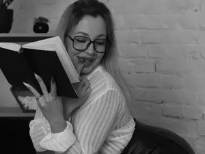 Myfreecams Nude Webcam of SaraMorry