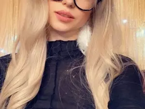 Myfreecams Sex Cam of Emily_Me