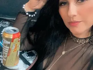 Myfreecams Watch Live Sex Cams of alessiani69