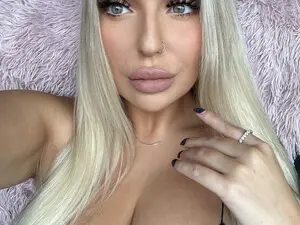 Myfreecams Free Porn Cam of KissMyTitsPls