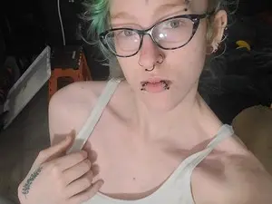 Myfreecams Live Porn of LittleWillow