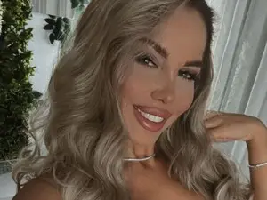 Myfreecams Sex Chat of ZinaSquirts