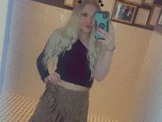 Streamate Best live sex cam show of HotHousewifeHolly
