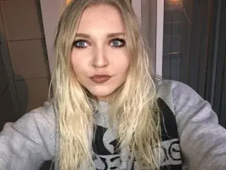 Streamate Sex Chat of HotHousewifeHolly