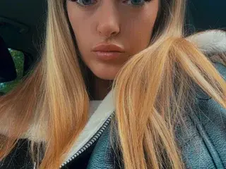 Streamate Adult Webcams of BlondeHoneyXXO