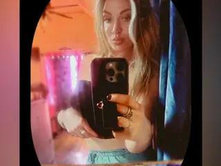 Streamate Live Sex Cam of KamiliaMae