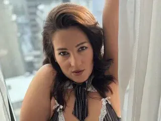 Streamate Nude Webcam of Playful_Issa