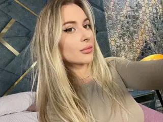 Streamate Nude Webcam of ArolinaNightt