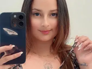 Streamate Live Sex Cam of MissGoldenWife