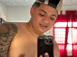 Streamate Live Sex Cam of TomPlat