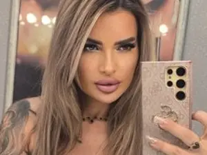 Streamate Live Sex Cam of AmiraBelle