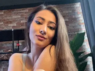 Streamate Live Sex Cam of IsoldeBlis