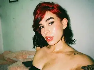 Streamate Adult Webcam of MaddyLovexxx