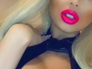 Streamate Free Live Porn of BlondieBarbieBabe