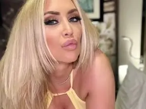 Streamate Adult Webcams of Karlie_Simon