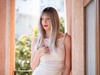Streamate Watch Live Sex Cams of RosemaryGrey