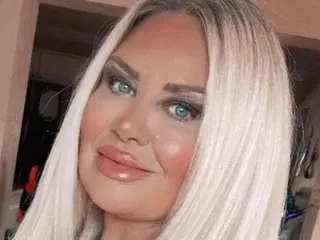 Streamate Sex Cam of MollyMilfXOXO