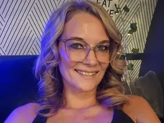 Streamate Adult Webcams of NinaNicoleRoyale