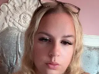 Streamate Adult Webcam of XMissKatBBWX