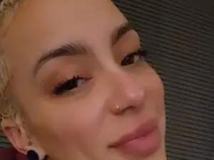 Streamate Live Sex Cam of PetiteQueenXOX