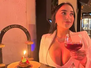 Streamate Live Sex Cam of Iris_Evanss