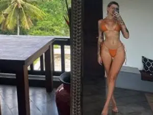 Streamate Free Porn Cam of UKRaunchyRobyn