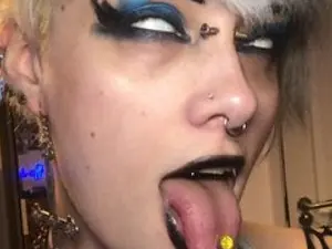 Streamate Sex Cam of glitterqueen99