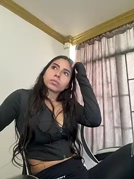 Stripchat Sex Cam of bella-black